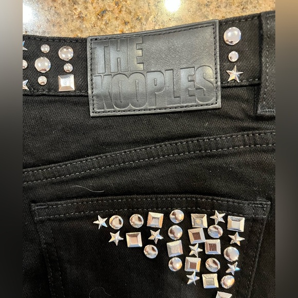THE KOOPLES Black slim jeans with studs
and stars Size 38 FR/ 6 US NWT - Picture 5 of 12